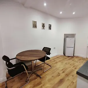 https://3-bed-flat-close-to-liverpool-st-brick-lane.cambridgehotelsuk.com